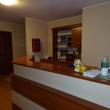 Gosciniec Ustrzycki Hotel Ustrzyki Dolne Bagian luar foto