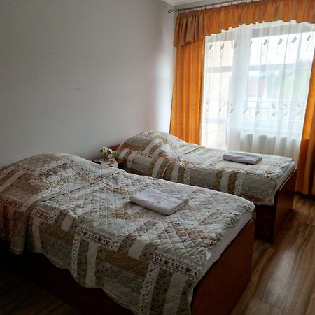 Gosciniec Ustrzycki Hotel Ustrzyki Dolne Bagian luar foto