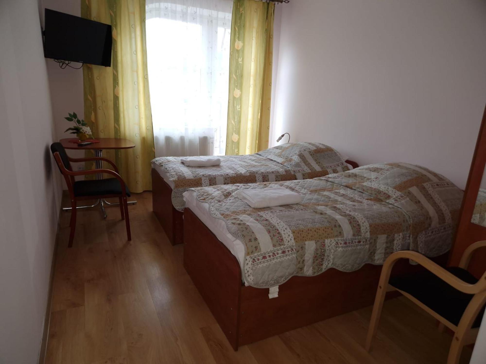 Gosciniec Ustrzycki Hotel Ustrzyki Dolne Bagian luar foto